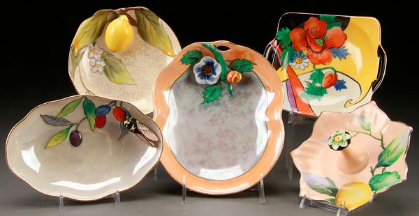 5 PIECES HAND PAINTED NORITAKE ART DECO PORCELAIN: A FIVE PIECE HAND PAINTED NORITAKE ART DECO PORCELAIN GROUP, EARLY 20TH CENTURY. Comprising three bowls with applied figures including florals, lemon and locust. Together with a red poppy floral decor