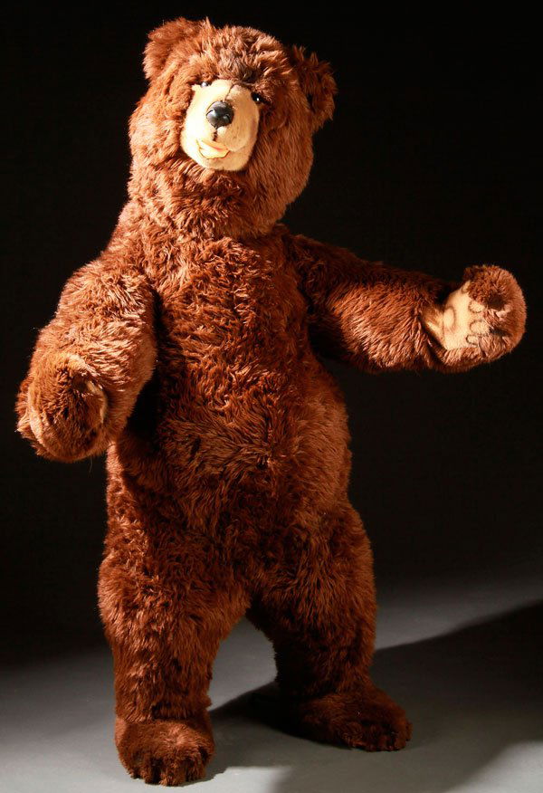 A LARGE LIFE SIZE STEIFF STUDIO BEAR 