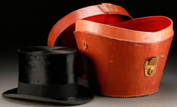 A MAN'S BEAVER TOP HAT, EARLY 20TH CENTURY: A MAN'S BEAVER TOP HAT, EARLY 20TH CENTURY. By Knox, retailed by Patton Brothers, Mason City, Iowa and contained in a silk lined leather travel case. Size approximately 6.5. Height of hat 6.75 inches 