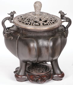 A GOOD CHINESE BRONZE CENSER, QING