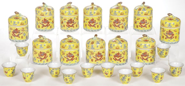 SET 12 CHINESE FAMILLE ROSE WINE CUPS & WARMERS