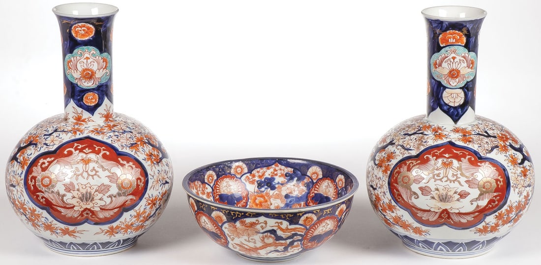 19TH CENTURY JAPANESE IMARI PORCELAIN (1 of 5)