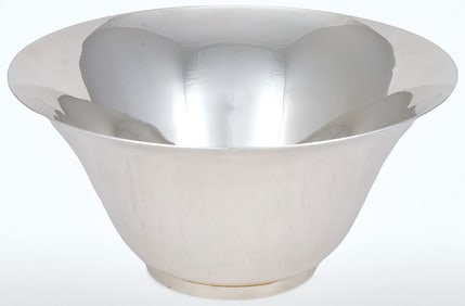 A LARGE TIFFANY STERLING SILVER FOOTED BOWL