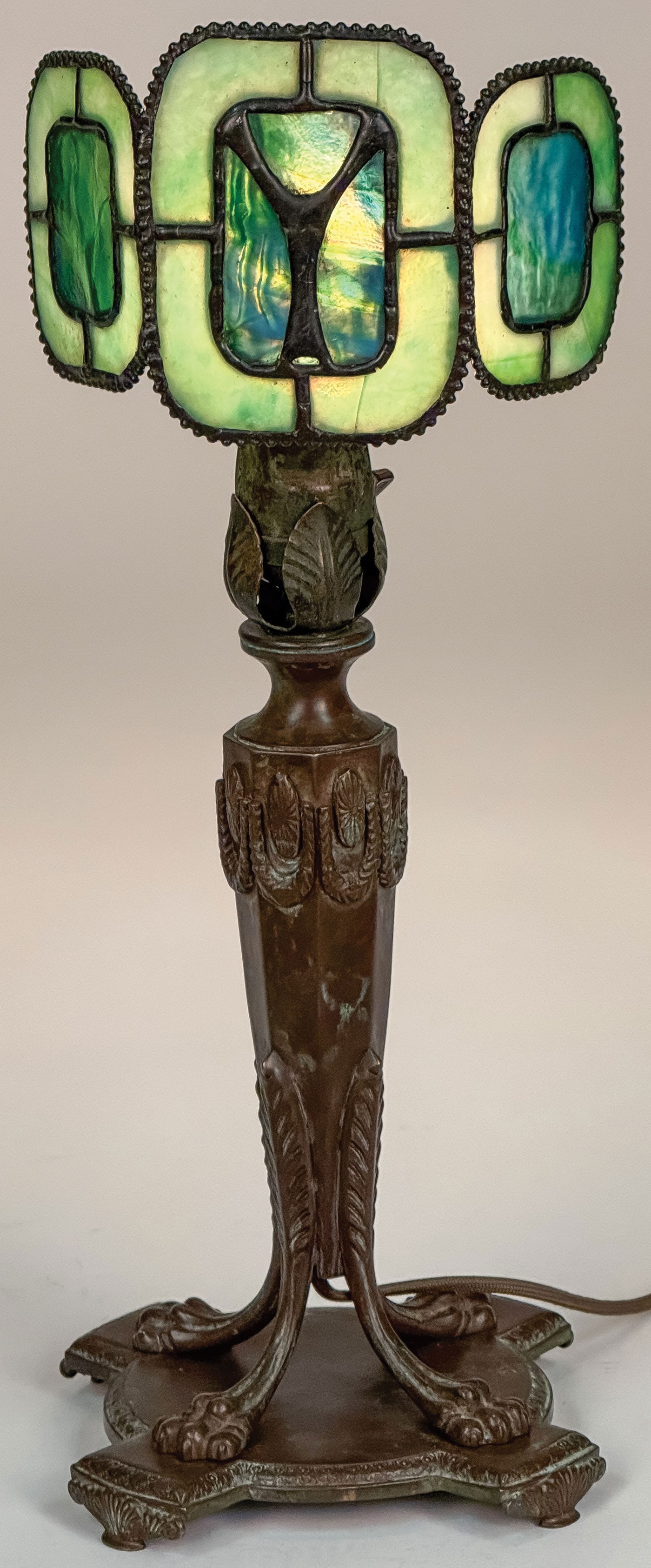 THREE PANEL LEADED GLASS DESK LAMP (1 of 6)