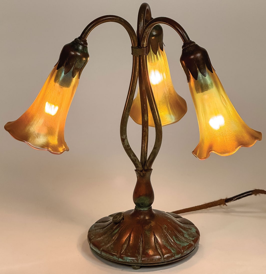 A TIFFANY STYLE LILY DESK LAMP (1 of 6)