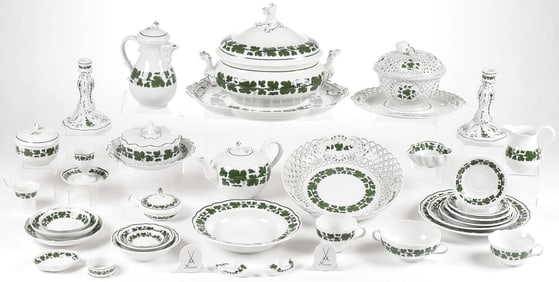 320-PIECE MEISSEN GREEN LEAF/IVY SERVICE