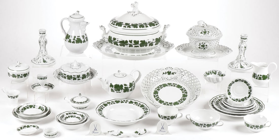 320-PIECE MEISSEN GREEN LEAF/IVY SERVICE (1 of 3)
