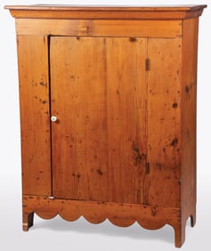 GOOD VINTAGE AMERICAN COUNTRY PINE CUPBOARD