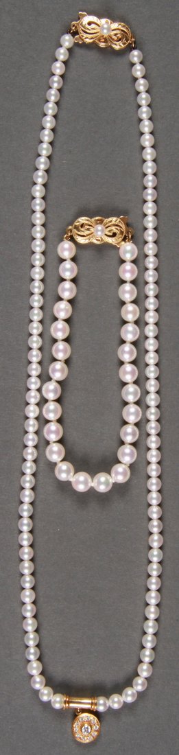 A MIKIMOTO PEARL NECKLACE AND BRACELET SET: A MIKIMOTO PEARL NECKLACE AND BRACELET SET. The pearl necklace with 18K gold clasp and gold pendant set with 11 diamonds containing ninety-eight 4mm pearls. With matching bracelet comprising twenty-si