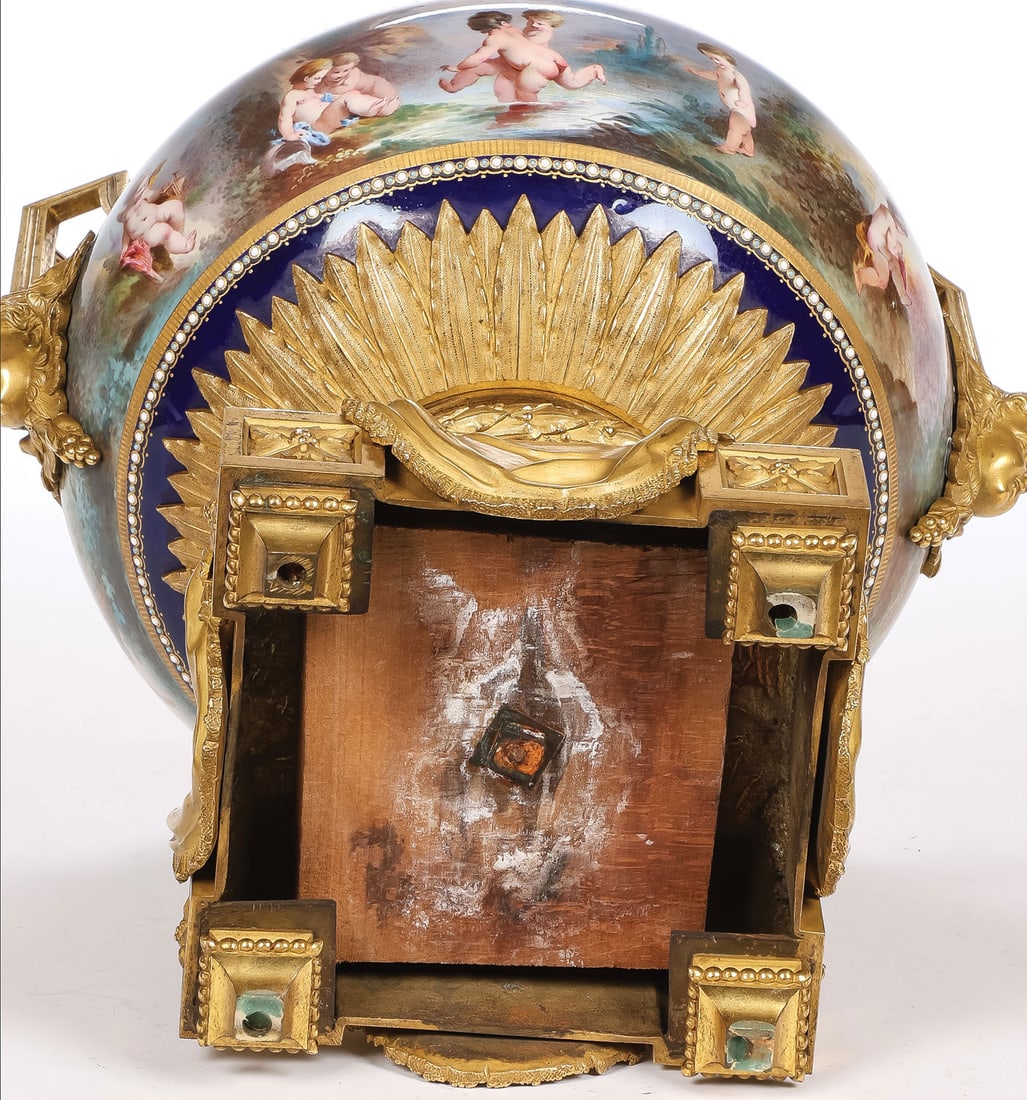 EXCEPTIONAL ORMOLU PORCELAIN URN, 19TH C - 4