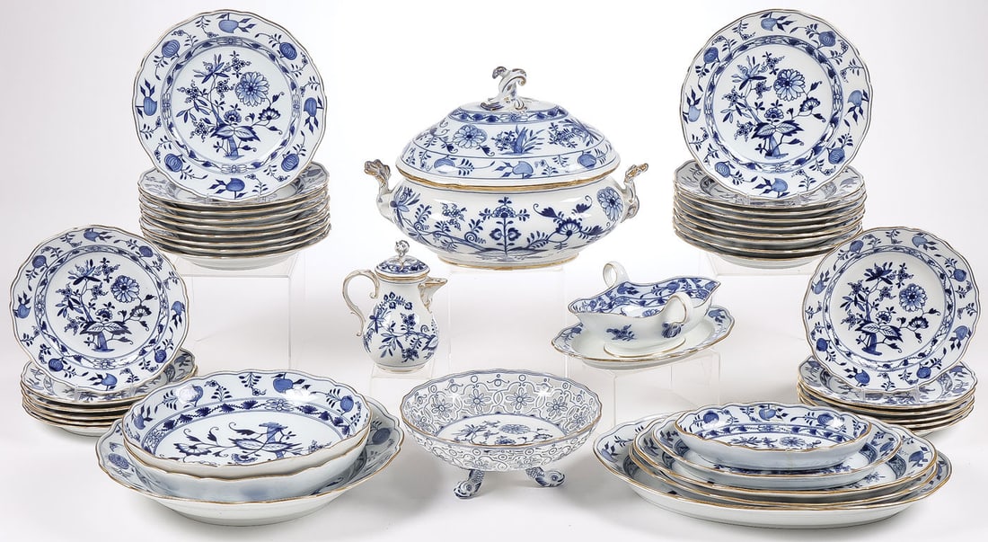 42 PC ASSEMBLED SET OF MEISSEN BLUE ONION (1 of 5)