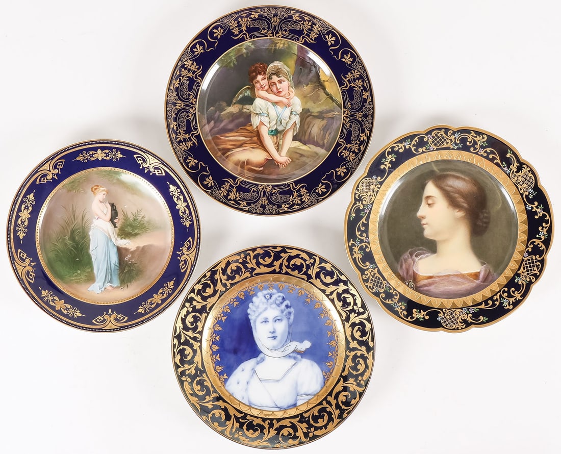 4 COBALT & GILT CABINET PLATES (1 of 2)