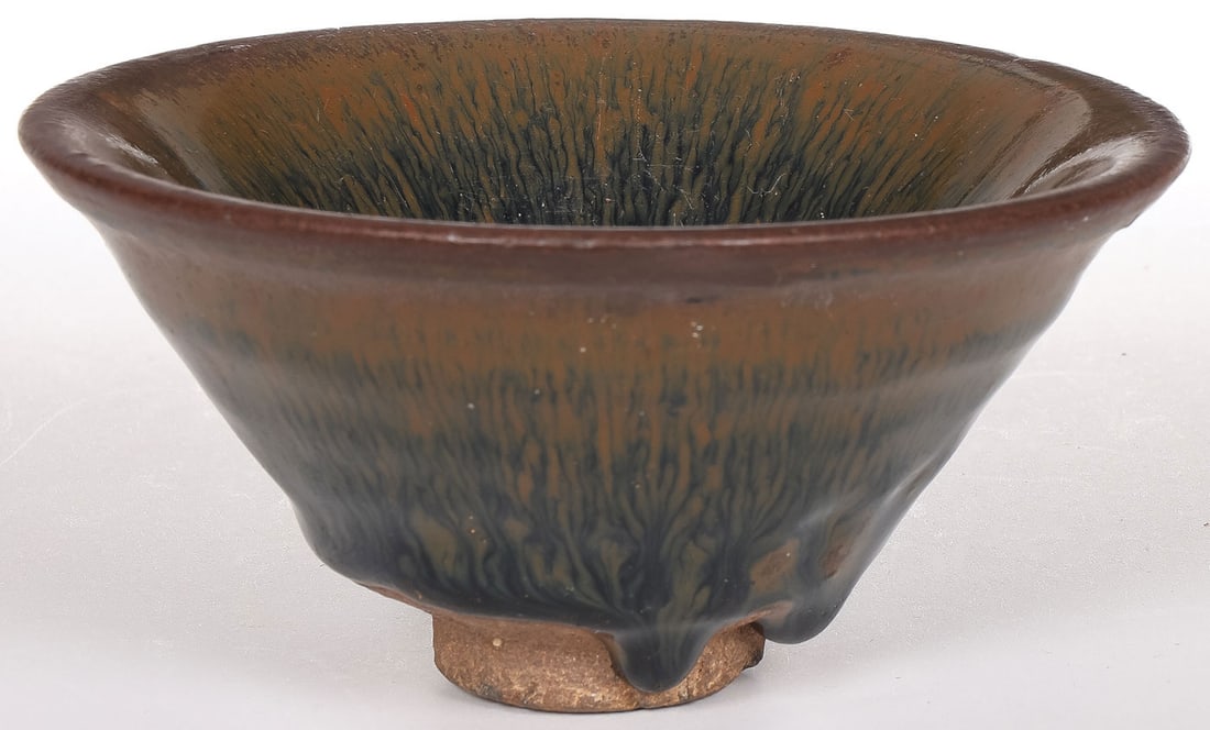 CHINESE JIAN HARES FUR TEA BOWL, SONG DYNASTY: CHINESE JIAN HARES FUR TEA BOWL, SONG DYNASTY. Of conical form, covered with a lustrous glaze streaked with blueish silver ?Hare's Fur' on the interior and exterior, where the glaze ends in a thick li