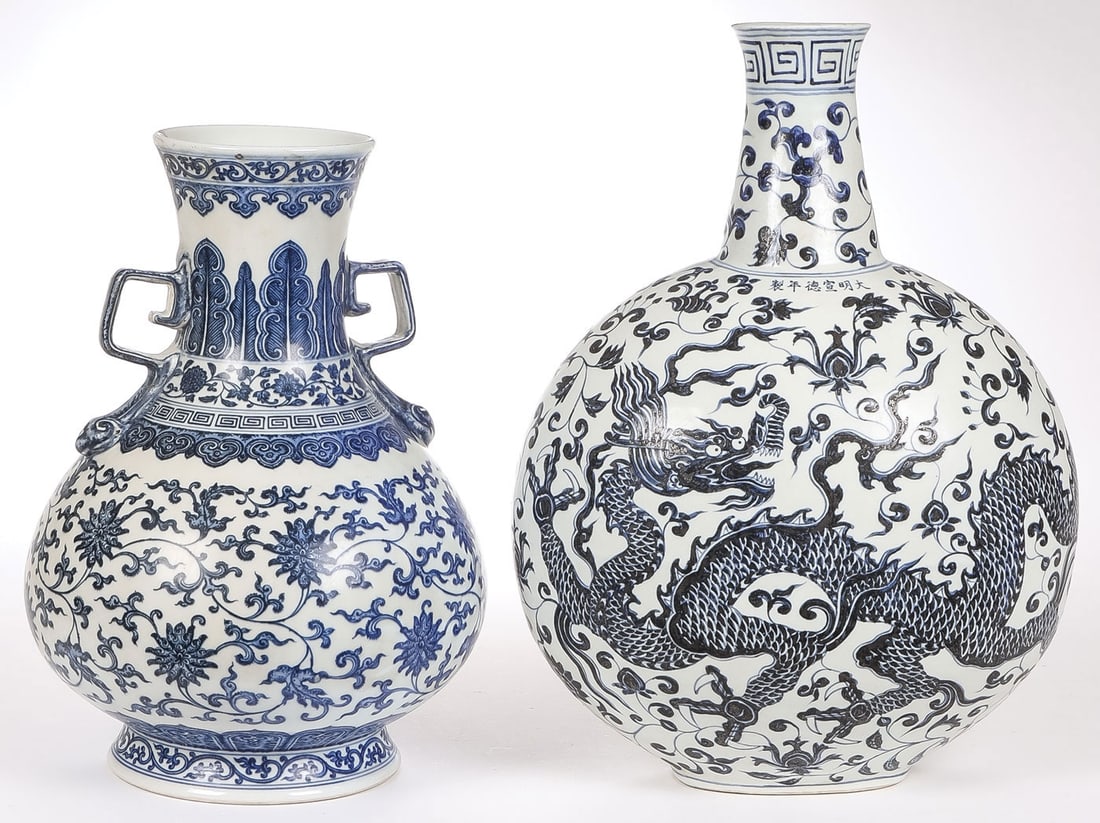 PR CHINESE BLUE AND WHITE VASES: PR CHINESE BLUE AND WHITE VASES. Comprising a large and impressive Chinese blue and white flattened dragon vase with flared rim and tapering neck, marked on collar in Chinese characters. Height 17.5 i