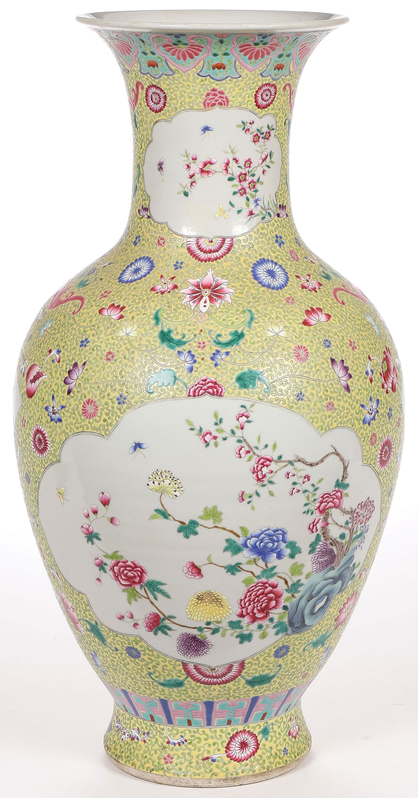 IMPRESSIVE CHINESE FAMILLE ROSE VASE (1 of 5)
