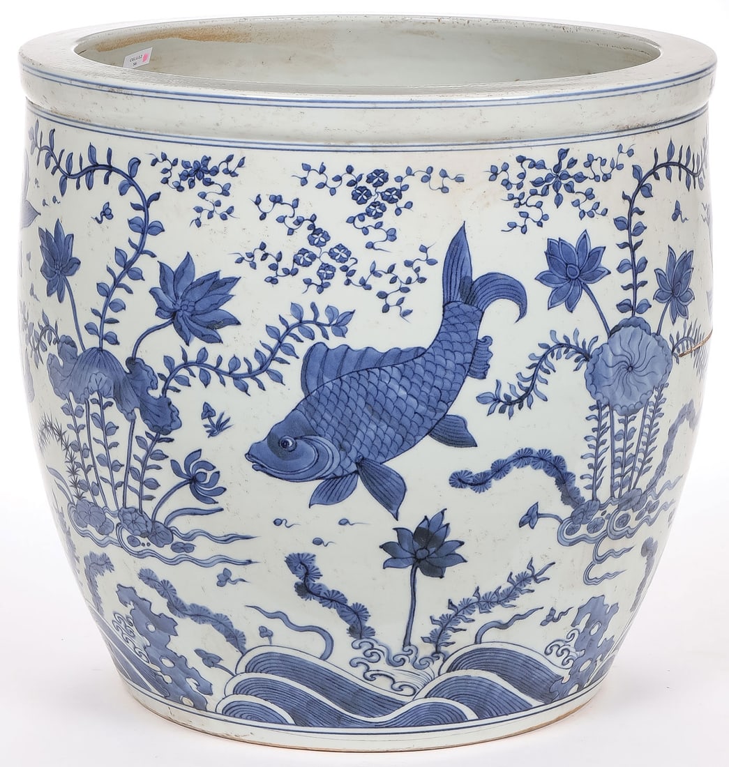 CHINESE BLUE & WHITE PORCELIAN FISHBOWL: CHINESE BLUE & WHITE PORCELIAN FISHBOWL. Comprising a large and impressive Chinese blue and white fishpond jar, of traditional form, finely decorated with carp swimming amidst aquatic plants. Height 1