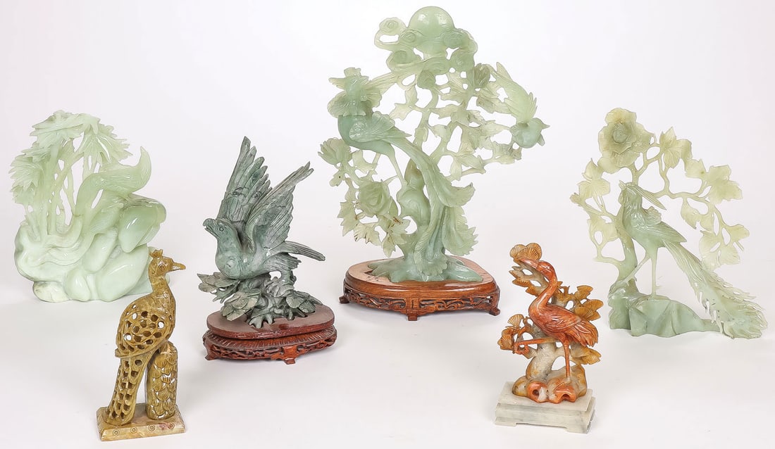 CHINESE CARVED HARDSTONE BIRDS: CHINESE CARVED HARDSTONE BIRDS. Comprising a group of six finely carved hardstone birds as shown. Finely carved with good detail. Greatest height on stand 14 inches (35.6cm). SHIPPING NOTICE: If you