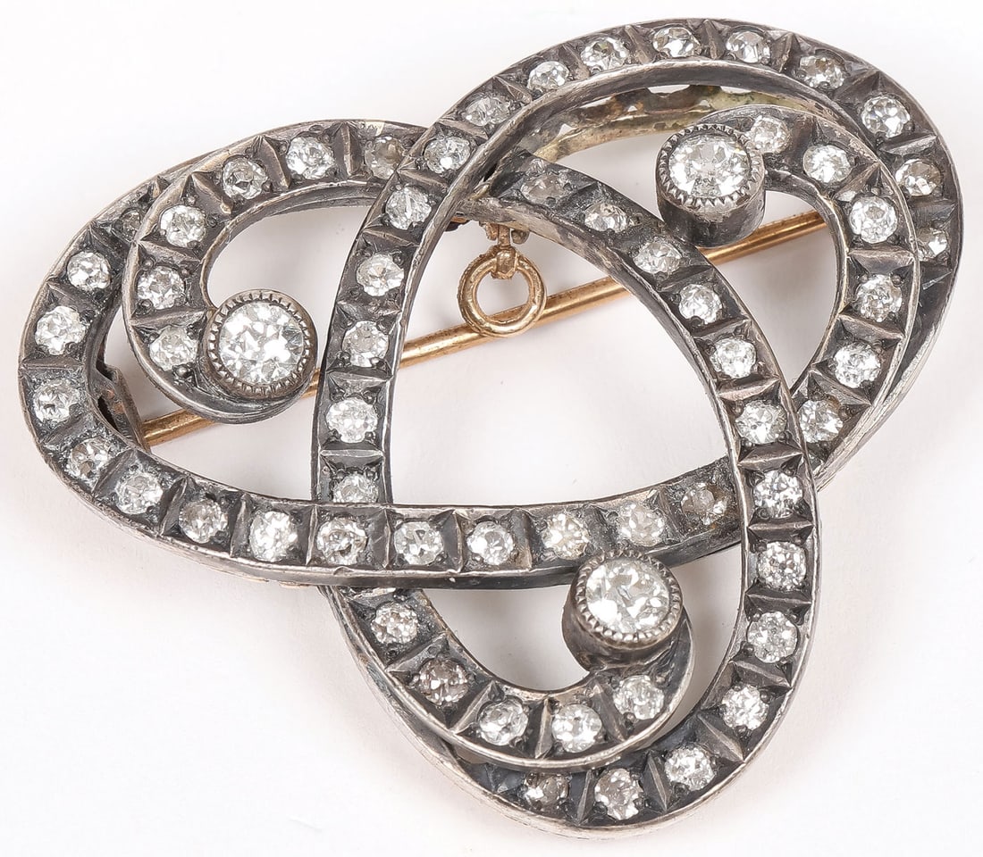 LARGE FABERGE DIAMOND AND GOLD BROOCH: LARGE FABERGE DIAMOND AND GOLD BROOCH. Modeled as an intertwined knot set with 60 approximately 1/8 carat cut diamonds and also set with three larger approximate 1/2 carat cut accent diamonds. Hallmar