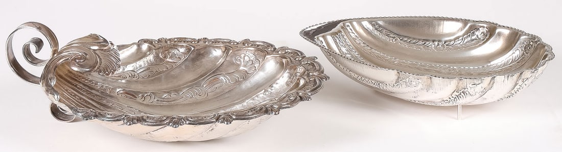 PAIR OF STERLING SHELL TRAYS: PAIR OF STERLING SHELL TRAYS. Comprising a good pair of shell form trays, the largest example with a scroll handle, heavily repousse and chased border, and fluted interior, marked .925, length 9.5
