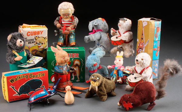 A COLLECTION OF 12 JAPANESE WIND UP TOYS: A COLLECTION OF 12 JAPANESE WIND UP TOYS, MID 20TH CENTURY. Comprising various animals and figures including a walrus, bear reading book, skiing bunny, and others. Three with boxes. Together with a bo