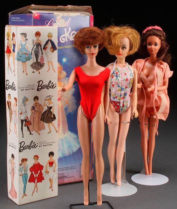 A BARBIE RED HEAD BUBBLE CUT DOLL IN BOX: A BARBIE RED HEAD BUBBLE CUT DOLL. In original box with stand. Together with two other dolls. Overall height 11.75 inches (30 cm).