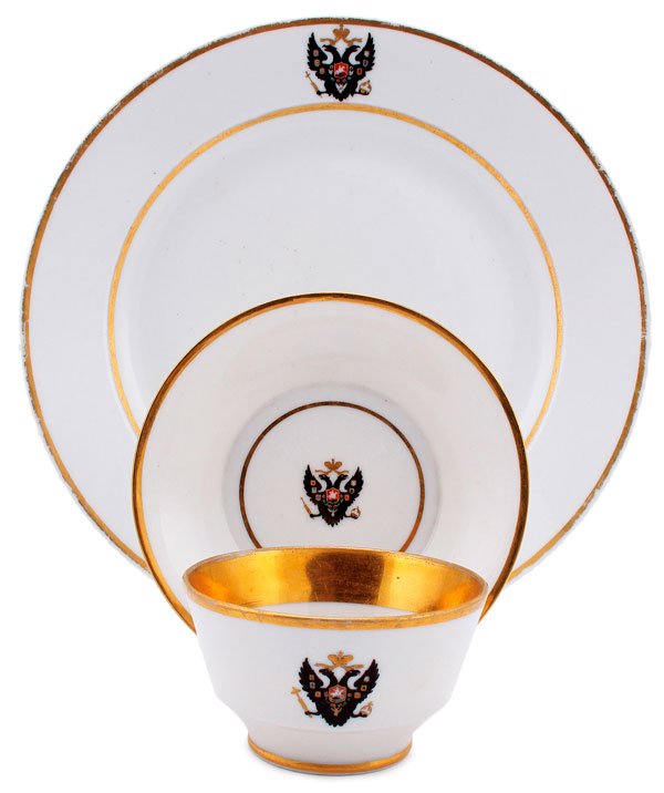 IMPERIAL RUSSIAN PORCELAIN FACTORY, WINTER PALACE: A RUSSIAN IMPERIAL PORCELAIN MANUFACTORY PLACE SETTING FROM THE WINTER PALACE SERVICE, PERIOD OF ALEXANDER II-III. Comprising a dinner plate, 10 inches (25.2 cm), a saucer, 5.5 inches (13.8 cm), and a