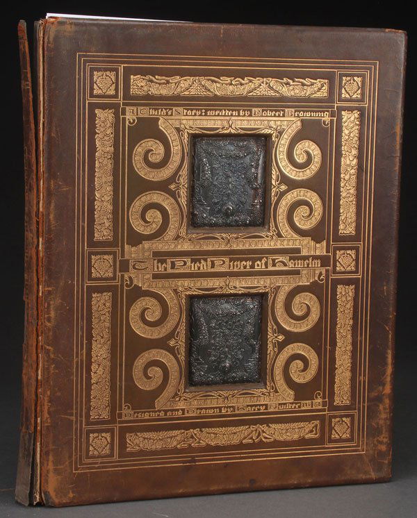 THE PIED PIPER OF HAMLIN BY ROBERT BROWNING.: THE PIED PIPER OF HAMLIN BY ROBERT BROWNING. Harry Quilter Publisher, 1898, London, with illustrative borders and designs by Harry Quilter and written in ornamental text by "Mary his wife", number 83