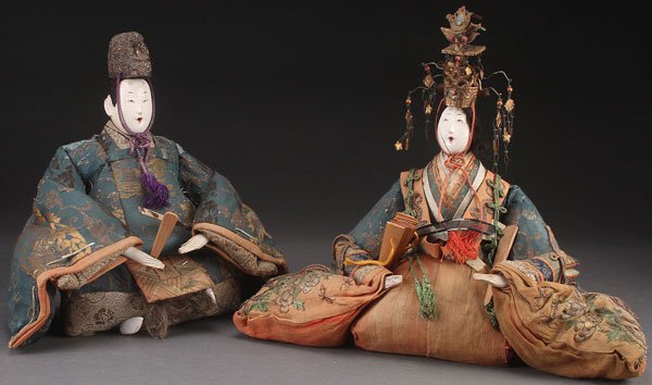 2 JAPANESE NINGYO DOLLS, MEIJI OR EDO: A PAIR OF JAPANESE NINGYO DOLLS, MEIJI PERIOD OR PERHAPS LATE EDO. Depicting an Emperor and Empress in seated form with gofun faces and period style woven silk clothing. Some loses. Largest height 10.