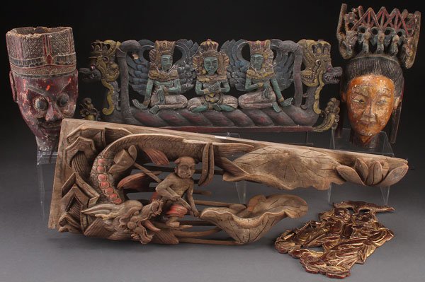 SINO-TIBETAN & INDONESIAN CARVED WOOD GROUP: A SINO-TIBETAN AND INDONESIAN CARVED WOOD DECORATIVE GROUP, 20TH CENTURY. Comprising a two carved and polychrome wood busts, a hanging rack with green polychrome deities, a Chinese architectural brack
