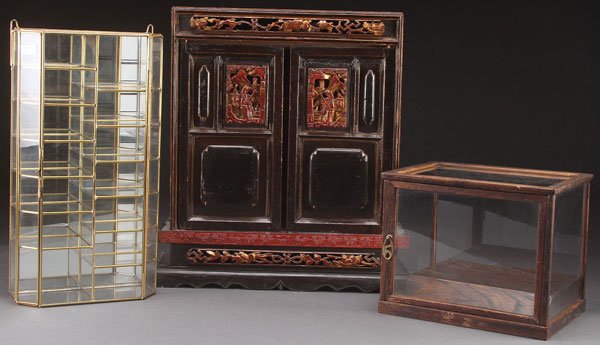 AN ORIENTAL LACQUERED AND GILT SHRINE CABINET: AN ORIENTAL LACQUERED AND GILT SHRINE CABINET, LATE 19TH/EARLY 20TH CENTURY. With figural carved panels, height 17 inches (43 cm). Together with a mirrored brass and glass netsuke display and a wood f