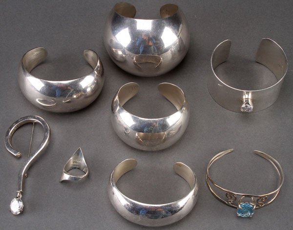 SEVEN PIECE CONTEMPORARY MEXICAN STERLING JEWELRY: A SEVEN PIECE GROUP OF CONTEMPORARY MEXICAN STERLING JEWELRY, LATE 20TH CENTURY. Comprising five bangles, a finger ring, and a question mark pin with large zircon. Together with a sterling bangle with