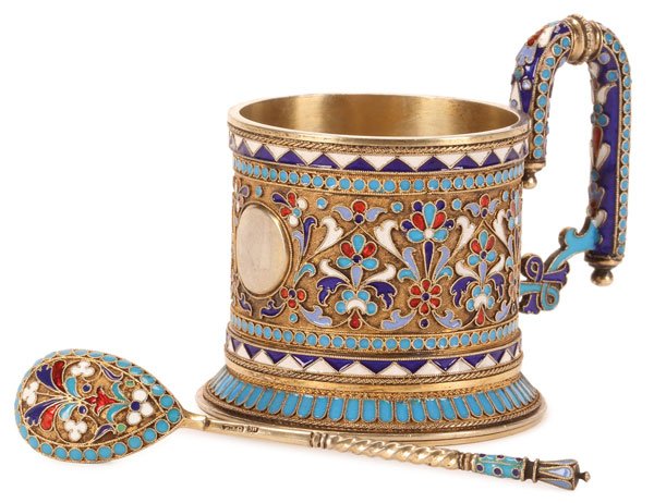 A RUSSIAN SILVER & ENAMEL TEA GLASS & SPOON: A RUSSIAN SILVER-GILT AND CLOISONNÉ ENAMEL TEA GLASS HOLDER AND SPOON, IVAN SALTYKOV, MOSCOW, 1895. Resting on a slightly flared rim with cloisonné enameled border, the sides banded in scrolling fol