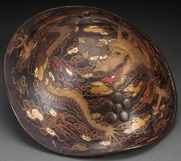 A JAPANESE SAMURAI LACQUERED JINGASA (HELMET): A JAPANESE SAMURAI LACQUERED JINGASA (HELMET), EDO PERIOD. Finely lacquered in multi-tone gilt with the figure of a dragon and cloud forms on a black lacquer ground, the interior in red lacquer finish