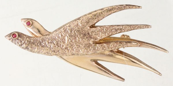 A SILVER GILT "THALIA" PIN, BY GEORGES BRAQUE: A SILVER GILT "THALIA" PIN, BY GEORGES BRAQUE, CIRCA 1960. In the form of two wing spread doves, one overlaping with a textured finish, and set with ruby eyes. The verso marked Bijioux De Braque and s