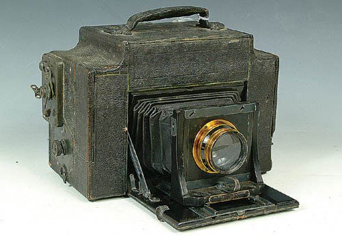 GRAFLEX 3A FOLMER AND SCHWING CAMERA WI: GRAFLEX 3A FOLMER AND SCHWING CAMERA WITH COOKE F 4.5 LENS, circa 1910. Estimate $50-$100