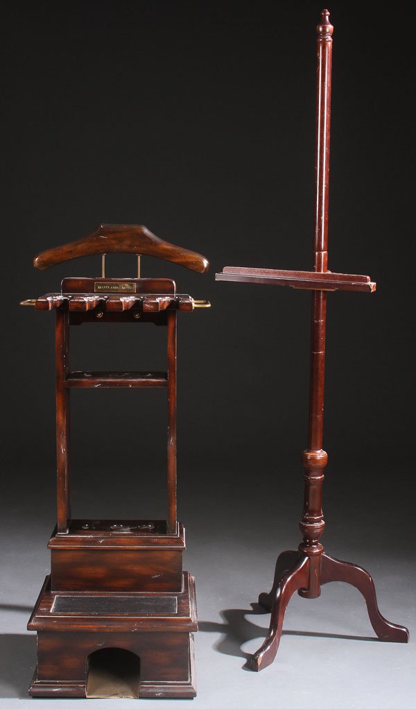 A MAITLAND-SMITH GOLFER'S VALET: A MAITLAND-SMITH GOLFER'S VALET. With jacket hanger and rests for four putters, the base with putting hole and ball return, together with a contemporary adjustable art easel. The largest height 59 in