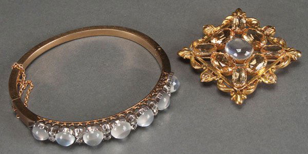 A MOONSTONE GOLD BRACELET AND BROOCH, 20TH C: A MOONSTONE GOLD BRACELET AND BROOCH, 20TH CENTURY. Comprising a bracelet containing seven round cabochon moonstones each approximately 10 mm and twelve round European cut diamonds set in pairs for a