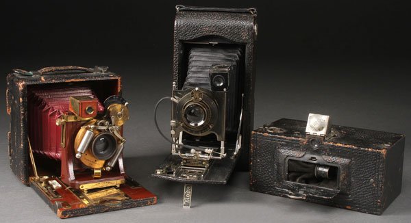 THREE ANTIQUE CAMERAS, EARLY 20TH CENTURY: THREE ANTIQUE CAMERAS, EARLY 20TH CENTURY. Comprising a Folmer & Schwing Graphic RB with Bausch & Lomb shutter and Kodak lens, a Kodak 3-A Autographic, and a Kodak panoramic box camera.
