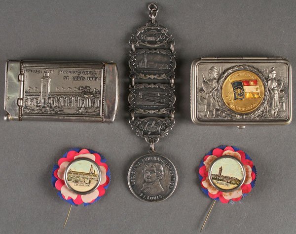 A 14 PIECE ST. LOUIS WORLD’S FAIR MEMORABILIA: A 14 PIECE ST. LOUIS WORLD’S FAIR MEMORABILIA SOUVENIR GROUP, 1904. Comprising 52 aluminum playing cards in slip case, an embossed match safe with gilt medallion, a combination cigar cutter/match ho