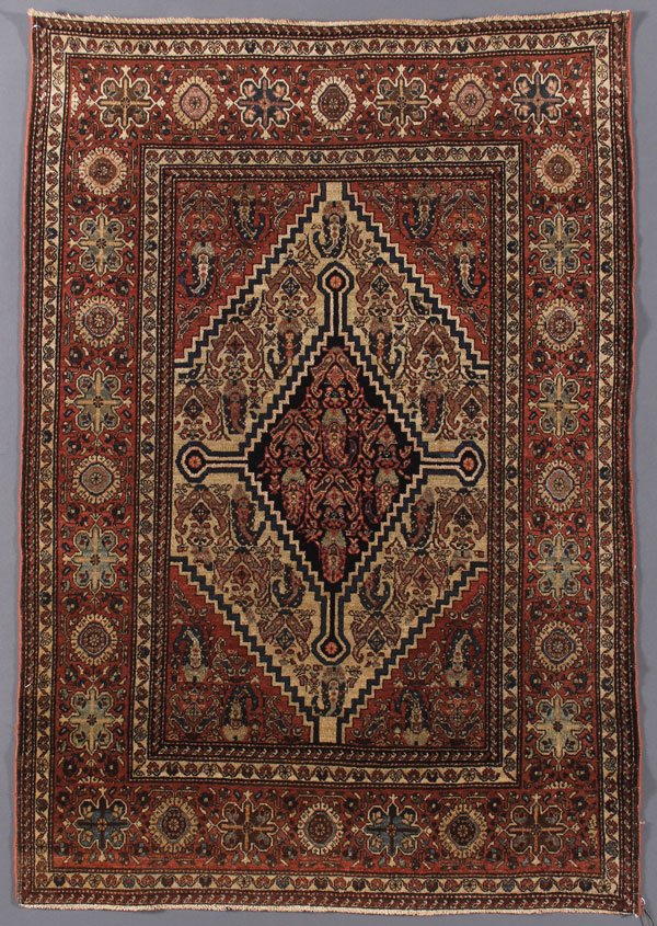 A PERSIAN FARAGHAN SAROUK ORIENTAL RUG: A PERSIAN FARAGHAN SAROUK ORIENTAL RUG, CIRCA 1910. 3 feet 4 inches x 4 feet 9 inches (101.6 x 144.7 cm). Provenance: From the lifetime estate collection of Jose Antonio Danobeitia (1942-2011). Born i