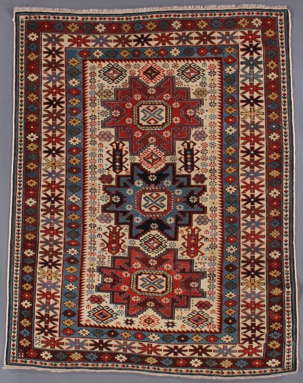 A KUBA ORIENTAL RUG EAST CAUCASUS: A KUBA ORIENTAL RUG EAST CAUCASUS, FIRST QUARTER 20TH CENTURY. Original condition. 3 feet 7 inches x 4 feet 6 inches (109.2 x 137.2 cm). Provenance: From the lifetime estate collection of Jose Antonio