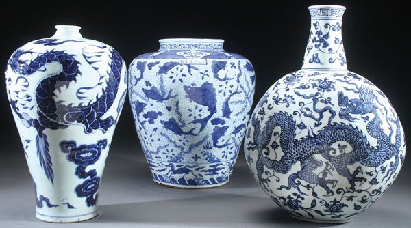THREE MONUMENTAL CHINESE BLUE AND WHITE PORCELAIN: THREE MONUMENTAL CHINESE BLUE AND WHITE PORCELAIN VASES. Comprising a large moon flask with dragons, a Tian jar with aquatic decoration and a Meiping vase with dragons, the Tian with six character Wan