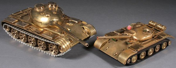 TWO RUSSIAN SOVIET MACHINIST MADE TANKS: A PAIR OF UNIQUE RUSSIAN SOVIET MACHINIST-MADE BRASS TANK MODELS, CIRCA 1975. Comprising two well-crafted, sturdy and polished brass tank models. One with rotating turret, apparently unmarked. Greates