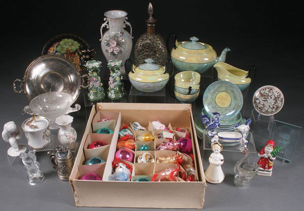 OVER 140 RUSSIAN SOVIET ITEMS, C 1950-1995: A LARGE GROUP OF RUSSIAN SOVIET ARTICLES, CIRCA 1950-1995. Comprising over 140 individual pieces, including a vast variety of items such as sewing machines, wall clock, abaci, scarves, charms, desk or