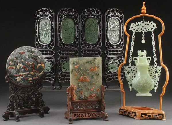 4 PC COLLECTION OF CHINESE CARVED JADE: A FOUR PIECE COLLECTION OF CHINESE CARVED JADE AND HARDSTONE, 19TH/20TH CENTURY. Comprising a four panel folding table screen with each scroll cut wood panel inset with carved and pierced greed jade p