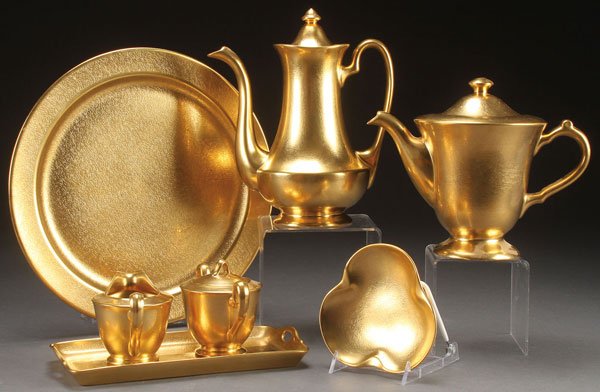 A 7 PIECE SET OF PICKARD GOLD ETCHED TABLE SETTING: A SEVEN PIECE SET OF PICKARD GOLD ETCHED TABLE SETTING. Comprising a coffee pot, teapot, cream, sugar, under tray, bon bon and charger. Largest diameter 12.75 inches (32.5 cm).