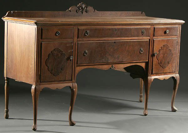 A QUEEN ANNE WALNUT DINING ROOM SET circa 1925, c: A QUEEN ANNE WALNUT DINING ROOM SET circa 1925, comprising an oval table, buffet and 4 chairs (not illustrated). H.43"xW.72"xD.23.5"; H.29"xW.59"xD.48". Estimate $200-$300