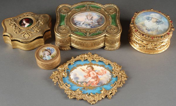 GROUP OF FRENCH ORMOLU MOUNTED BOXES CIRCA 1920: A GROUP OF ORMOLU MOUNTED FRENCH BOXES, CIRCA 1920. Comprising a cartouche shaped gilt box, the hinged lid set with a Limoges enamel bust profile of a young beauty, length 4.75 inches (12 cm); a large