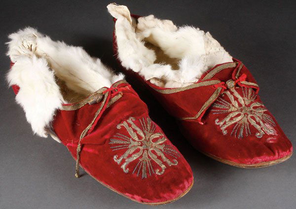 PAPAL SLIPPERS BY REPUTE WORN BY POPE ST PIUS X: A PAIR OF PAPAL SLIPPERS BY REPUTE WORN BY POPE SAINT PIUS X, CIRCA 1905. Comprising a pair of velvet shoes with gold brocade trim, the toes embroidered with a gilt cross form with rays emanating fro