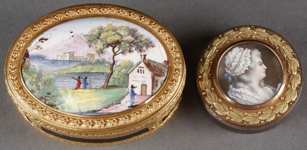 A PAIR OF CONTINENTAL GOLD SNUFF BOXES, 19TH C: A PAIR OF CONTINENTAL GOLD SNUFF BOXES, 19TH CENTURY. The first of oval form, the sides with gold banded rosettes and translucent purple enamel over a guilloche ground and the hinged lid set with an e